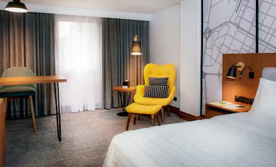 Deluxe Guest room 1 King, City view