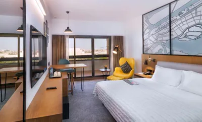 Deluxe Guest room 1 King, Resort view, Balcony