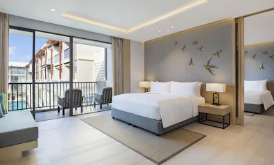 Family Room Bedroom 1: 1 King, Bedroom 2: 2 Twin, Sofa bed, Pool view