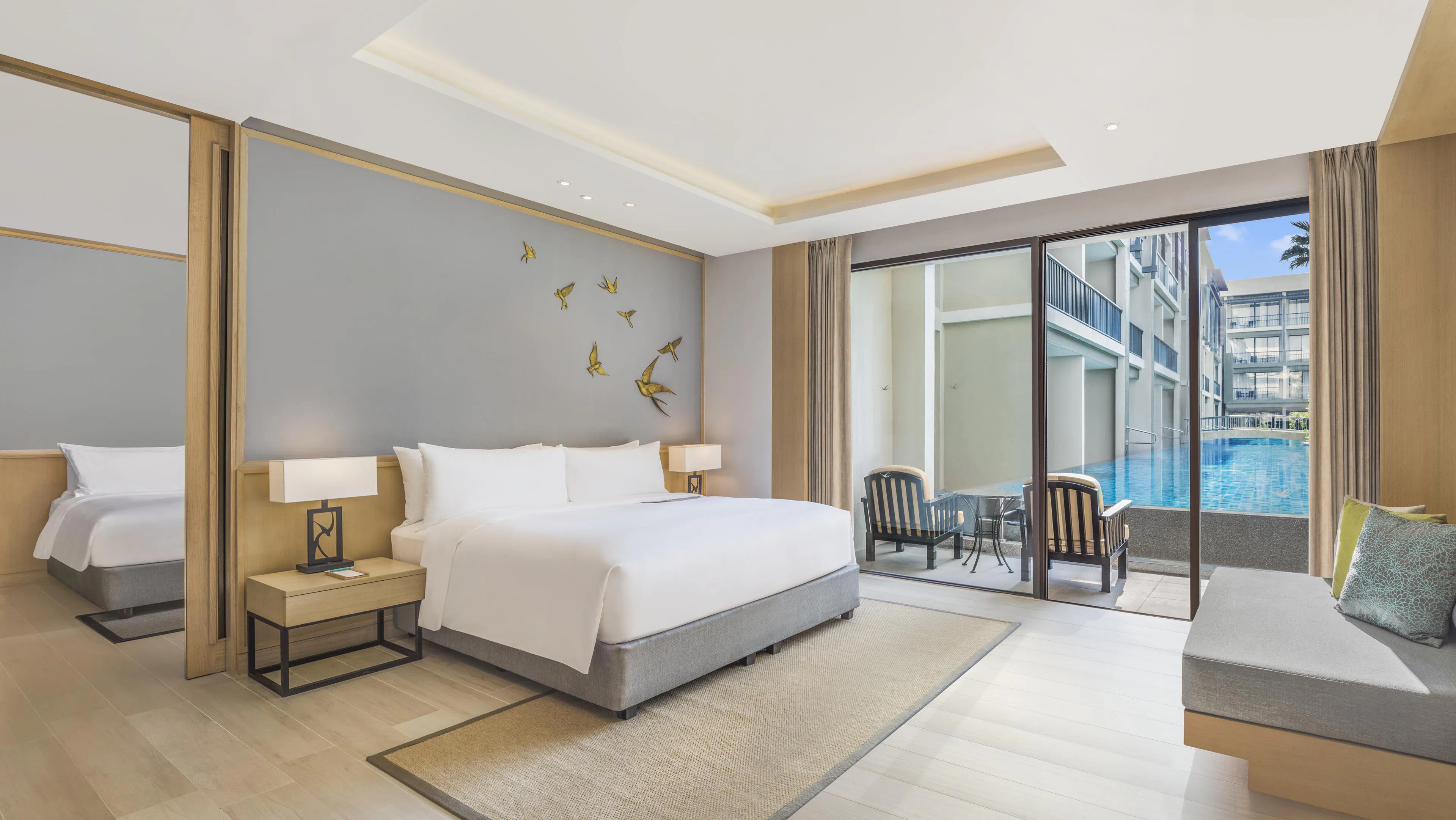 le-meridien-khao-lak-resort-and-spa-family-room-bedroom-1-1-king-bedroom-2-2-twin-sofa-bed-pool-view-pool-access_7432