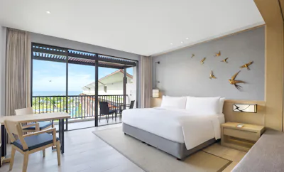 Larger Guest Room 1 King, Sofa bed, Pool view