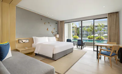 Larger Guest Room 1 King, Sofa bed, Pool view, Pool Access