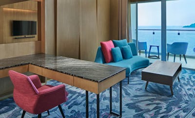 Club Lounge Access, 1 Bedroom Bi-Level Suite, 1 King, Sea View, Balcony