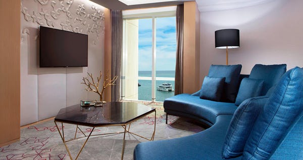 Club Lounge Access, 1 Bedroom Suite, 1 King, Sea View