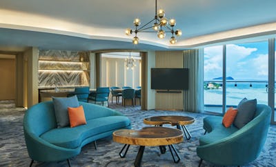 Club Lounge Access, 2 Bedroom 2 Room Suite, Bedroom 1: 1 King, Bedroom 2: 1 Twin/Single Bed(s)