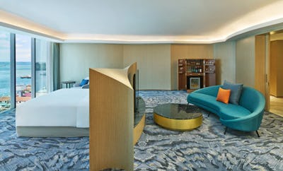 Club Lounge Access, 2 Bedroom 2 Room Suite, Bedroom 1: 1 King, Bedroom 2: 1 Twin/Single Bed(s)