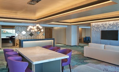 Club Lounge Access, 2 Bedroom Suite, Bedroom 1: 1 King, Bedroom 2: 1 Twin/Single Bed(s)