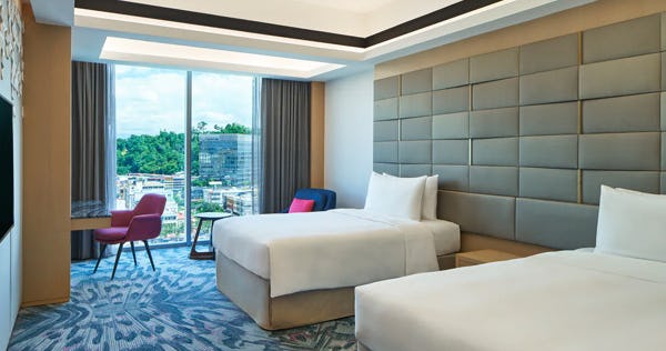 le-meridien-kota-kinabalu-club-lounge-access-guest-room-1-twin-single-beds-city-view_5021