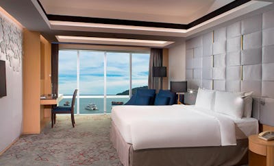 Guest Room, 1 King, Sea View
