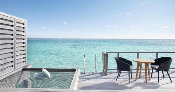 le-meridien-maldives-resort-and-spa-sunrise-overwater-villa-02_11164