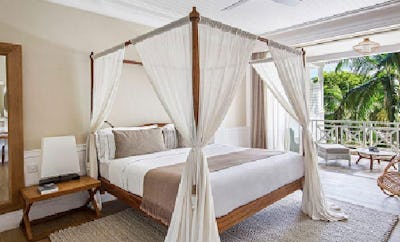 SENIOR SUITE GARDEN VIEW