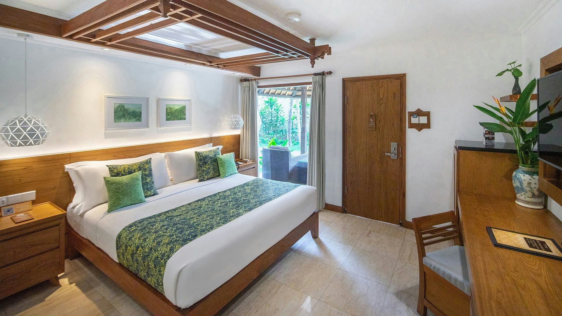 legian-beach-hotel-bali-deluxe-garden-bungalow-01_424