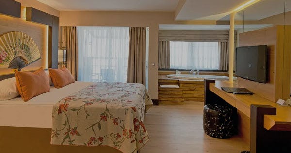 limak-lara-deluxe-hotel-and-resort-family-room-02_8223