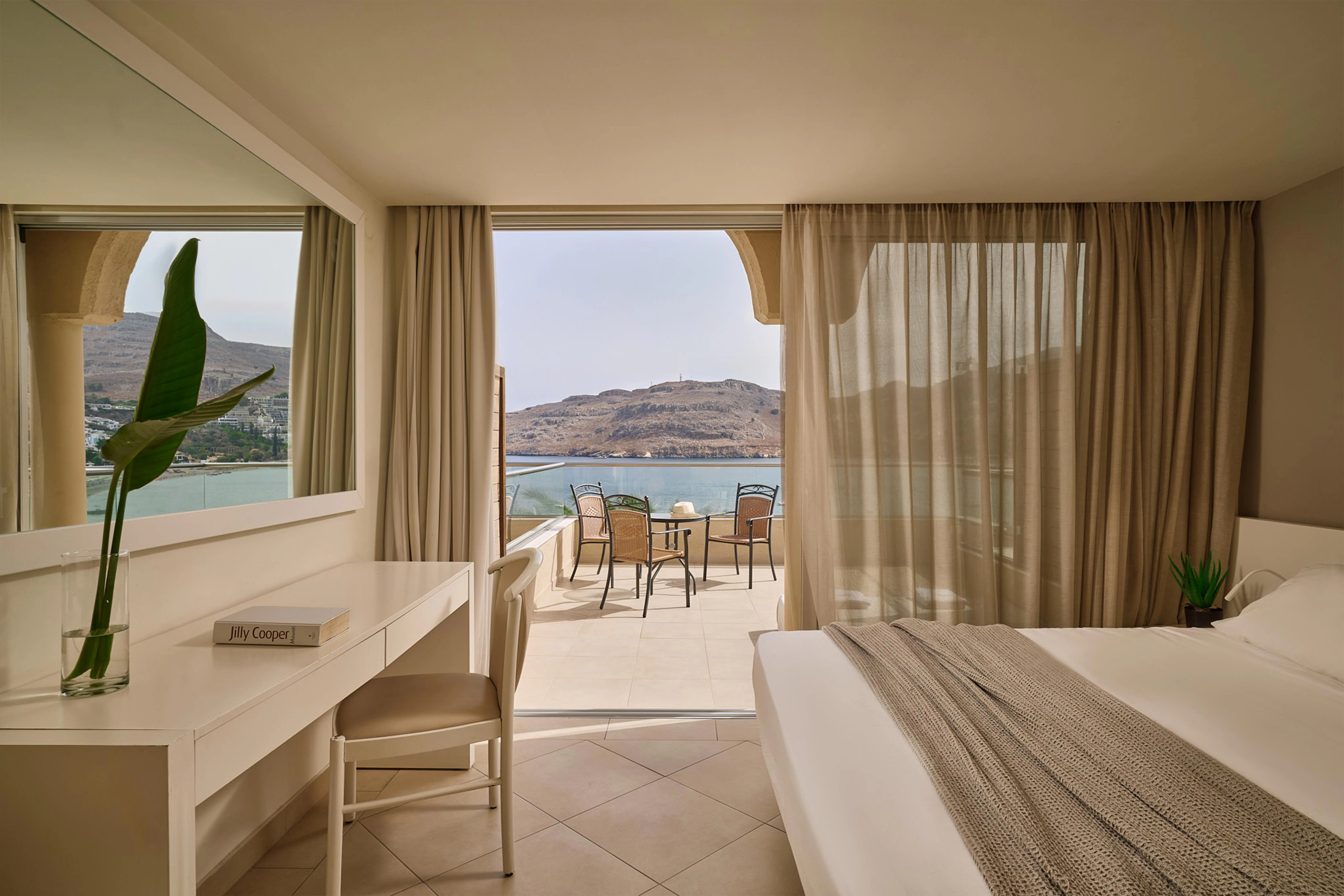 lindos-royal-resort-greece-deluxe-double-room-beach-view-01_13769