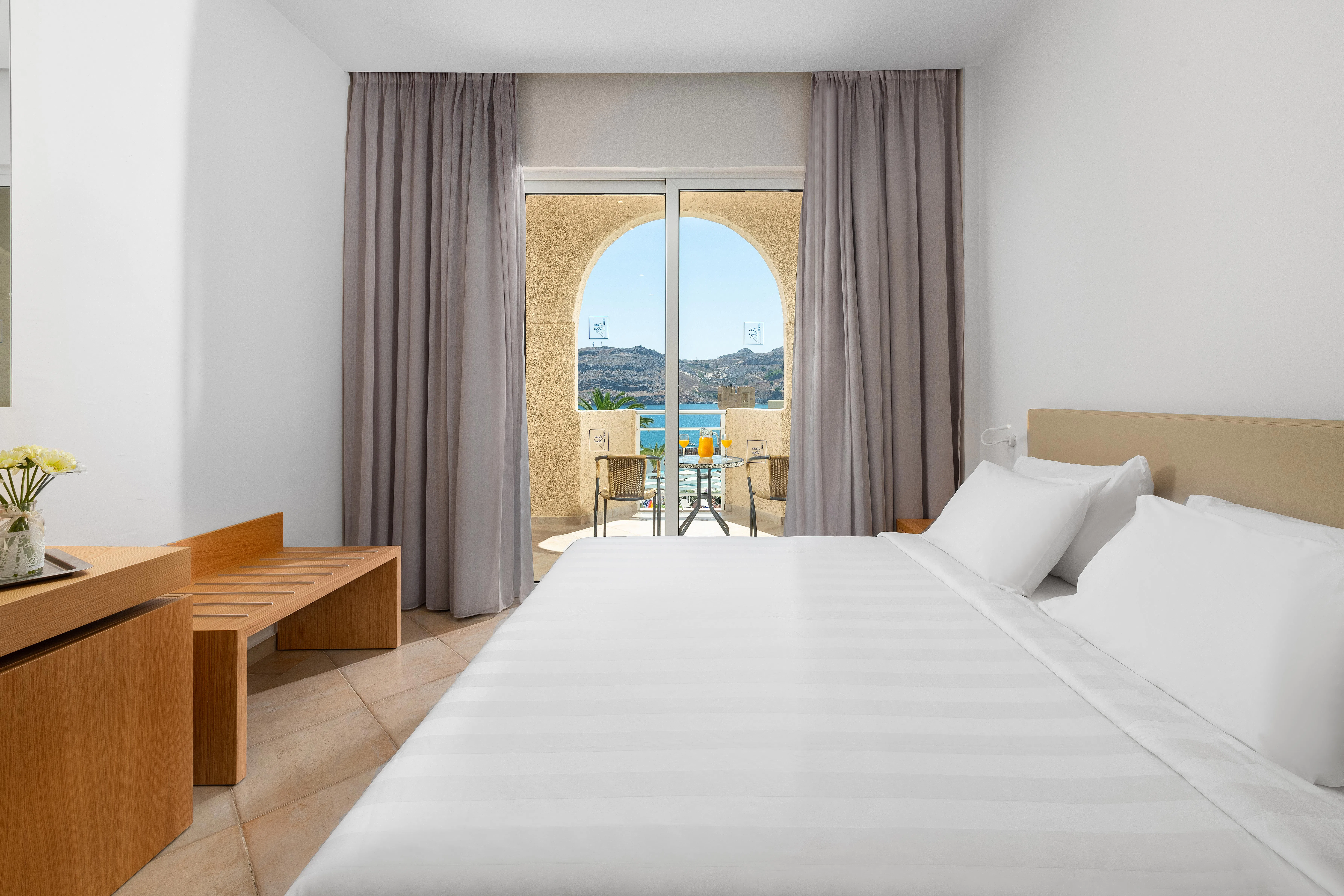 lindos-royal-resort-greece-deluxe-double-room-sea-view-01_13769