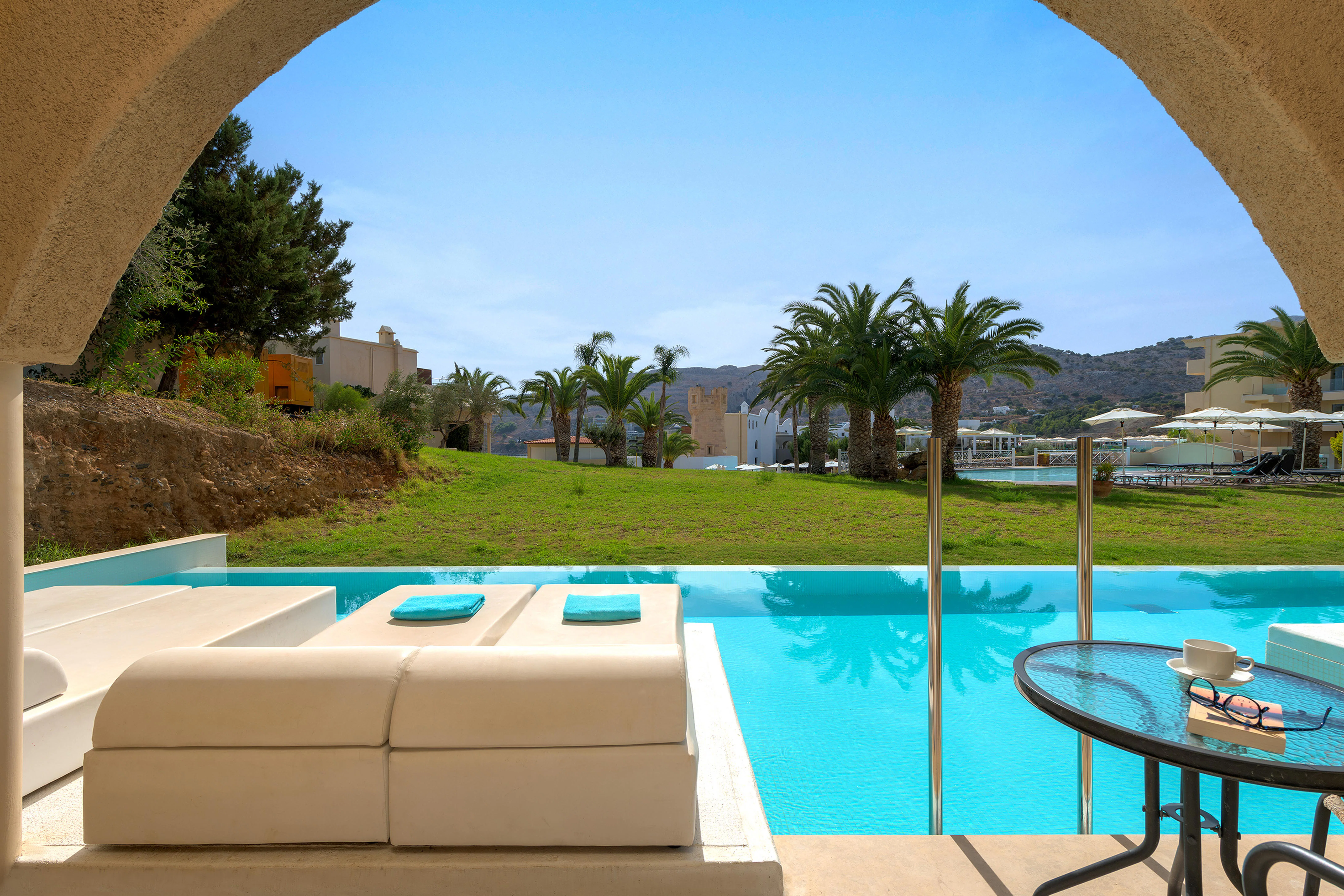 lindos-royal-resort-greece-deluxe-double-room-shared-pool-garden-view-01_13769