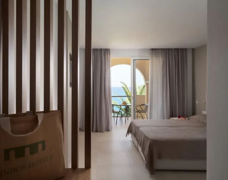 lindos-royal-resort-greece-deluxe-suite-beachfront-01_13769