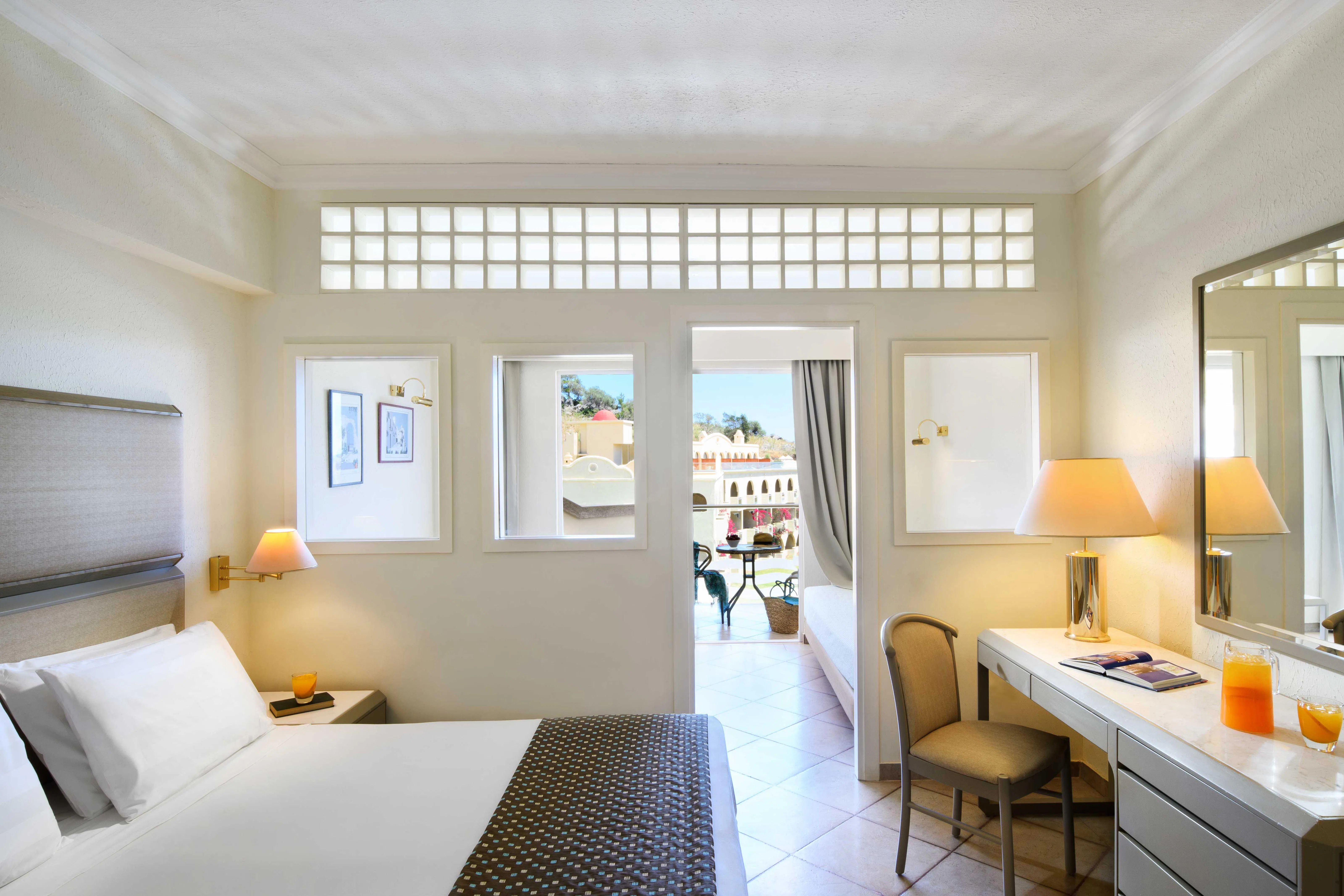 lindos-royal-resort-greece-family-room-garden-view-01_13769