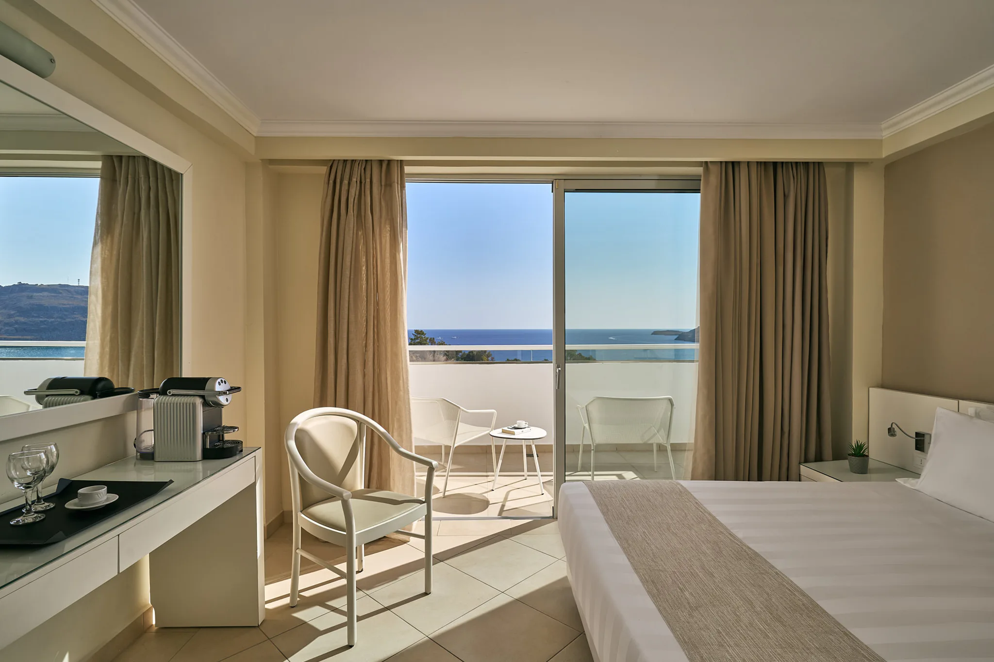 lindos-village-resort-and-spa-adults-only-greece-deluxe-junior-suite-sea-view-01_13758