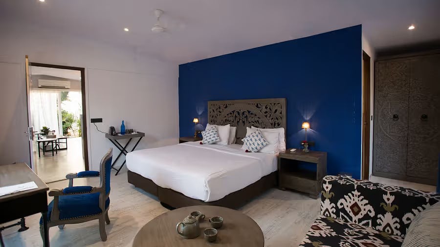 living-room-beach-resort-morjim-the-lr-suite_2854