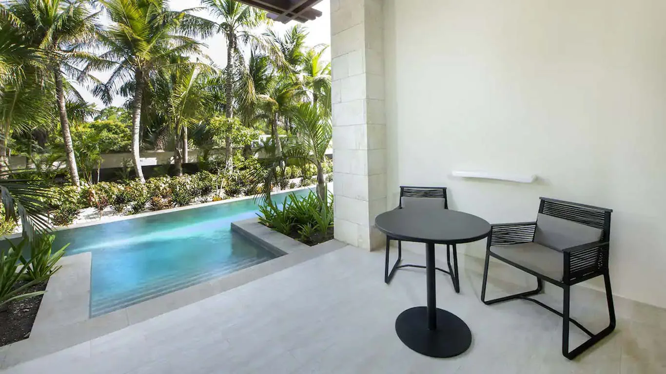 lopesan-costa-bavaro-resort-spa-and-casino-punta-cana-junior-suite-swim-up_7381