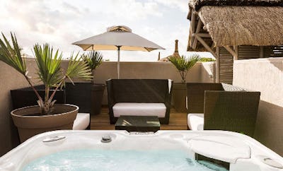 THE GRAND LUX* SUITE