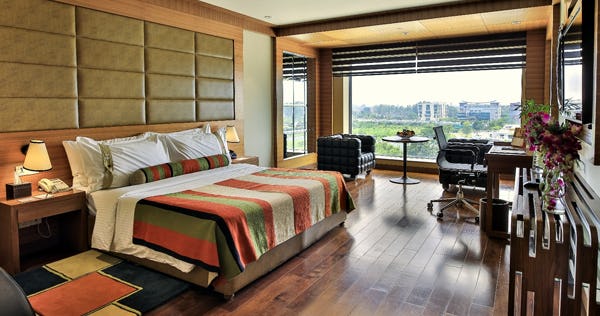 luxury-room-the-lalit-chandigarh_9746