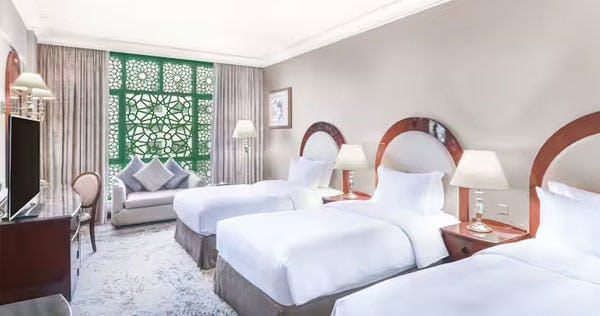 madinah-hilton-deluxe-room-three-bed-partial-haram_10827
