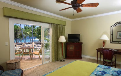 Deluxe Ocean Front Room 1 King Bed