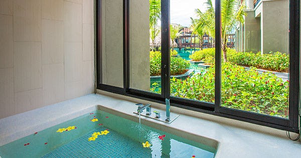 mai-holiday-by-mai-khao-lak-deluxe-suite-pool-access-01_11424