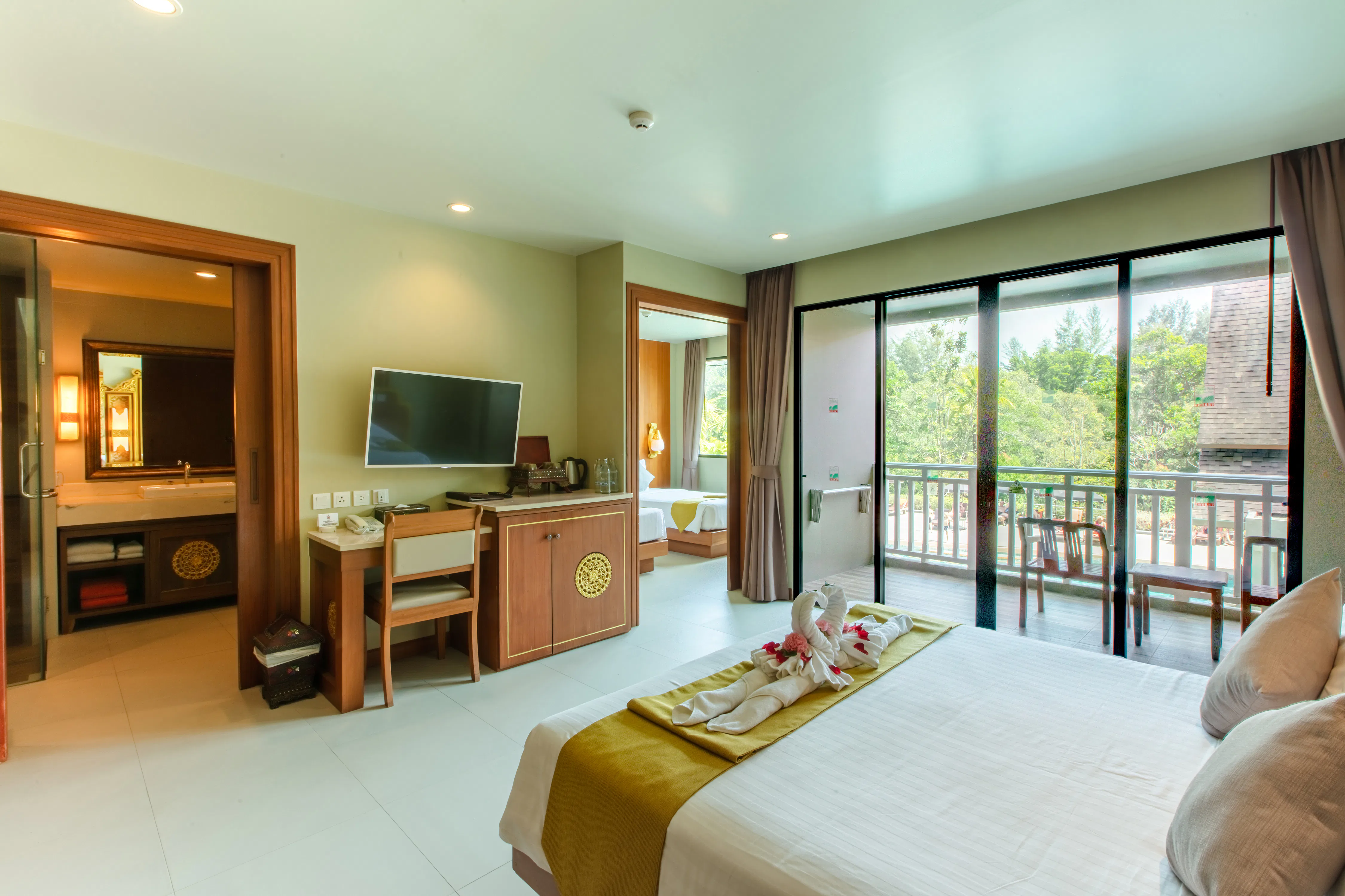 maikhao-palm-beach-resort-phuket-deluxe-family-01_8685