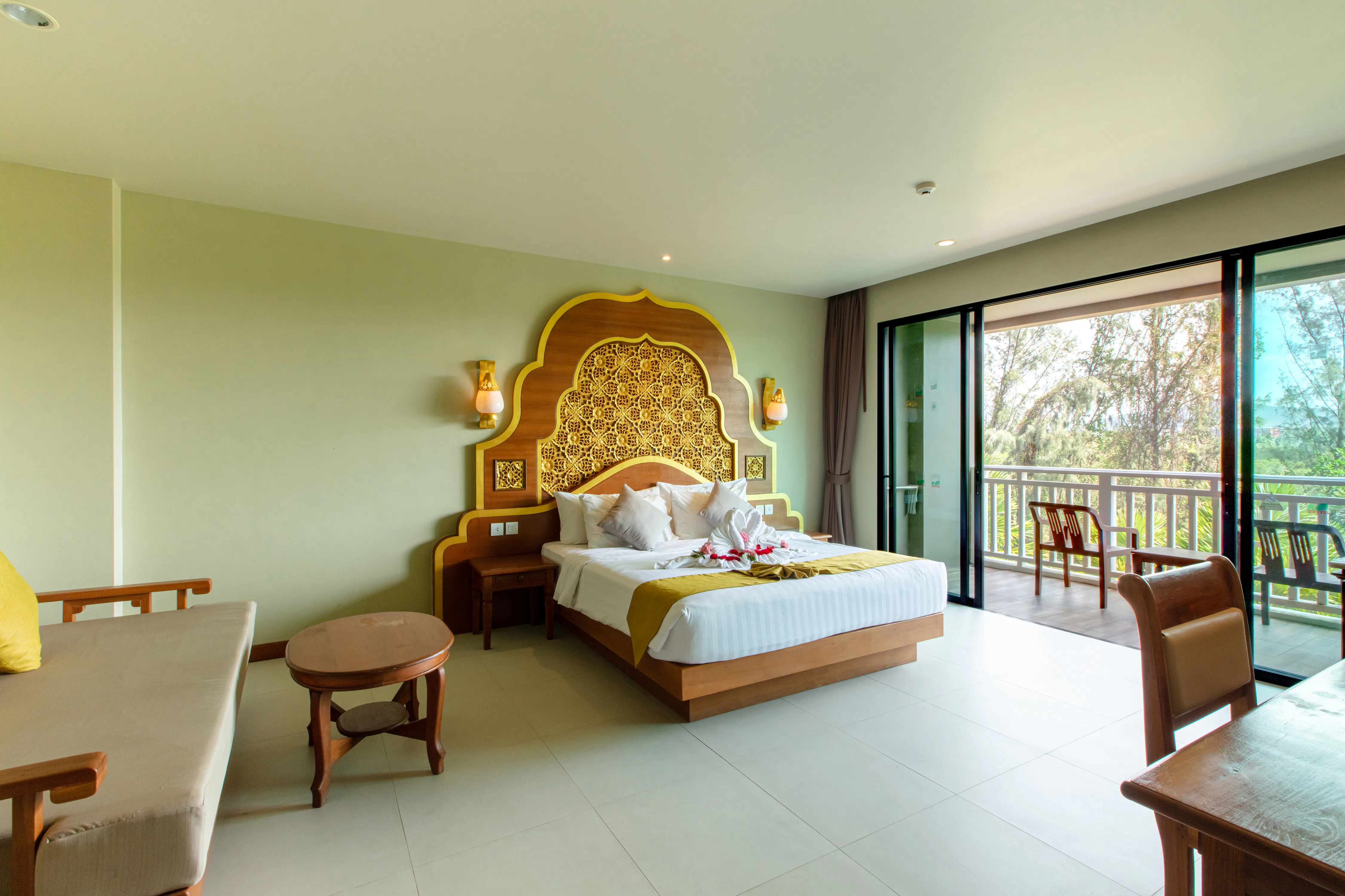 maikhao-palm-beach-resort-phuket-deluxe-room-01_8685