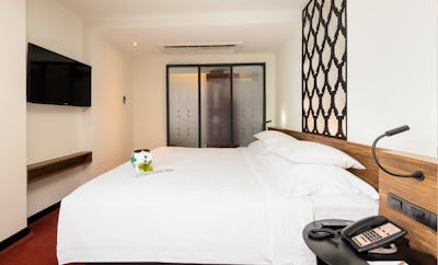 PREMIERE CORNER ROOM