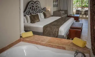 Colonial Club Junior Suite with a Jacuzzi