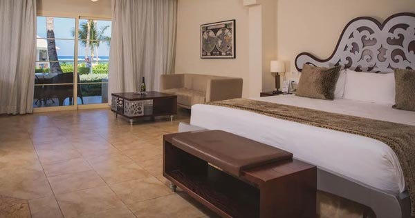 majestic-colonial-punta-cana-junior-suite-ocean-view-with-jacuzzi_7347