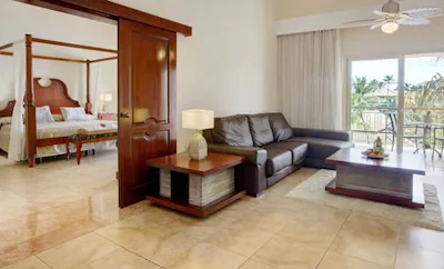 One Bedroom Suite with Jacuzzi