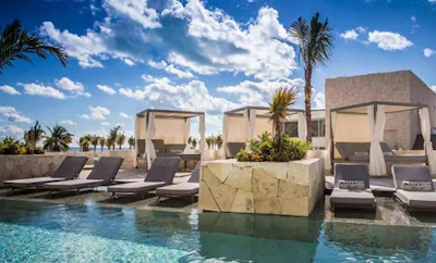 Elegance Club Majestic Jr. Suite (Swim up)