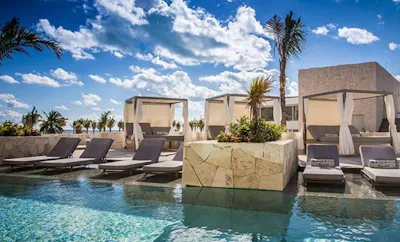 Majestic Jr. Suite (Swim up)