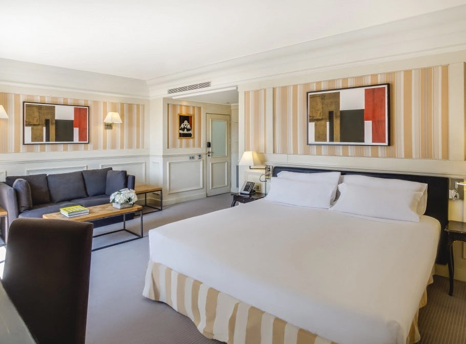 Junior Suite Courtyard View