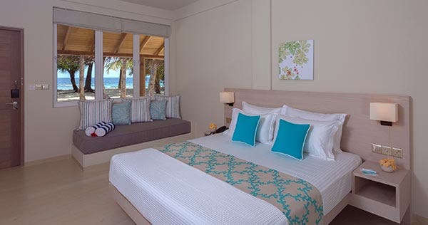 malahini-kuda-bandos-resort-maldives-deluxe-room_11477