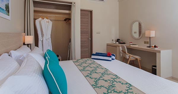 malahini-kuda-bandos-resort-maldives-superior-room-02_11477