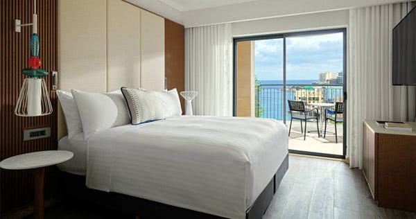 malta-marriott-hotel-and-spa-junior-suite-01_11145