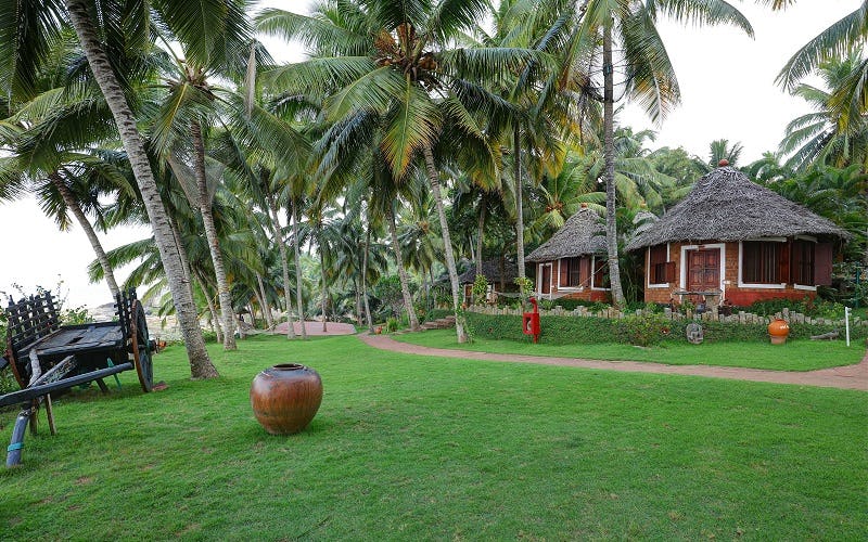 manaltheeram-ayurveda-beach-village-kovalam-special-cottage-01_1519