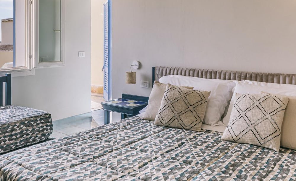 mangias-favignana-resort-sicily-itlaly-deluxe-room_12087