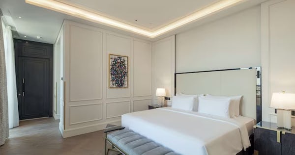 Junior Suite with Lounge Access