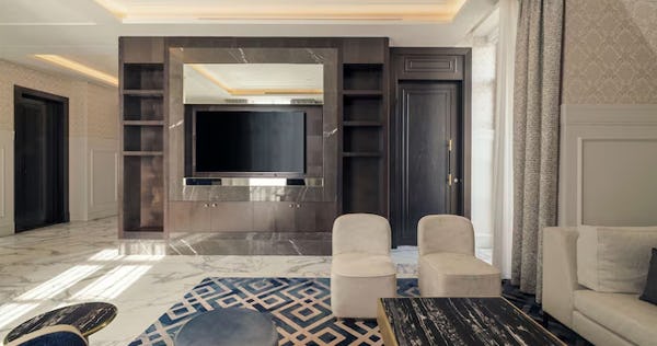 Suite with Lounge Access