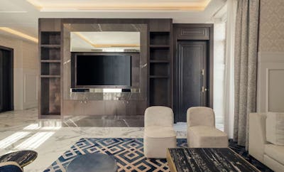 Suite with Lounge Access