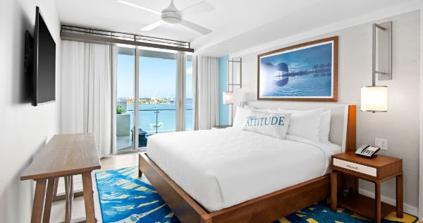 margaritaville-beach-resort-nassau-bahamas-sunset-suite-two-bedroom-01_12023