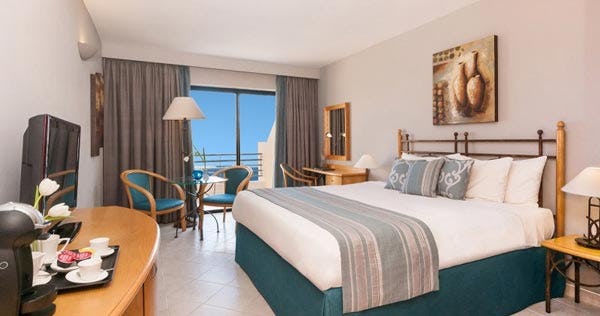 marina-hotel-corinthia-beach-resort-deluxe-sea-view-room_11109