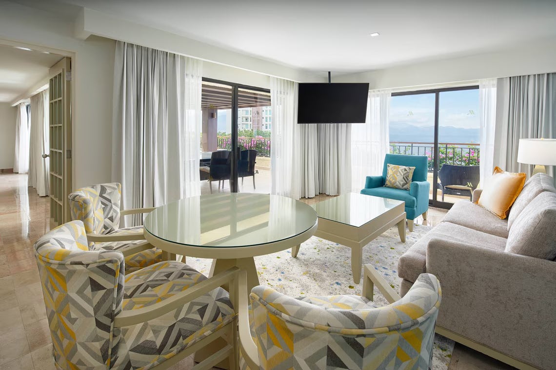 marriott-puerto-vallarta-resort-and-spa-luxury-suite_9232